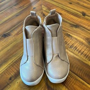 Girls - Gracey Wedge Sneaker MIA NWOT, Sz 1, Rose gold